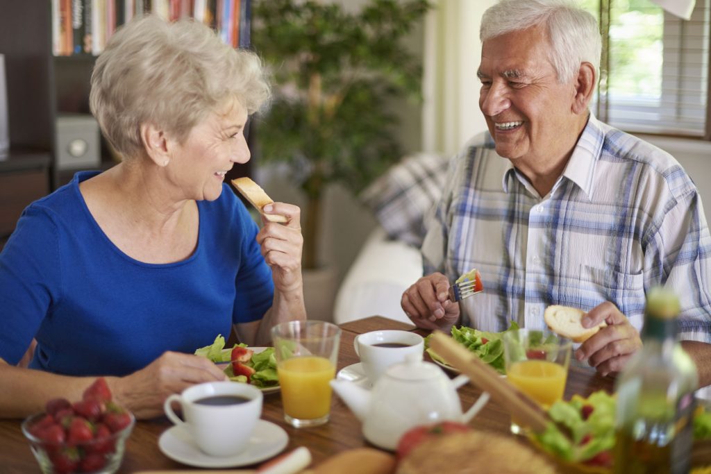 cómo prevenir el síndrome de fragilidad en el anciano con la alimentación