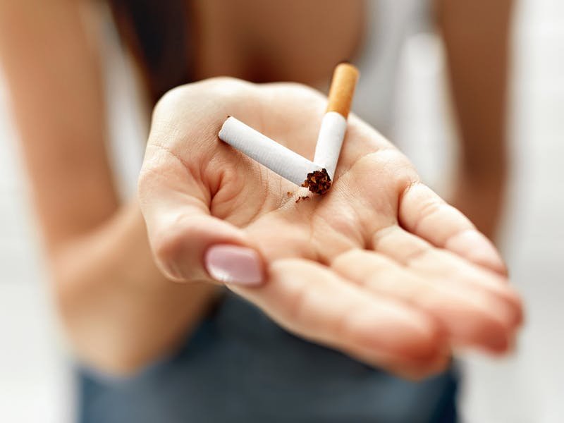 Prevenir accidentes en el adulto mayor por cigarros