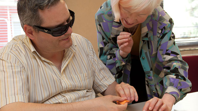 Actividades para adultos mayores con discapacidad visual