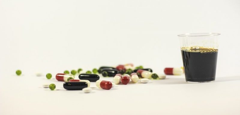 vitaminas en jarabe y tabletas para la vejez