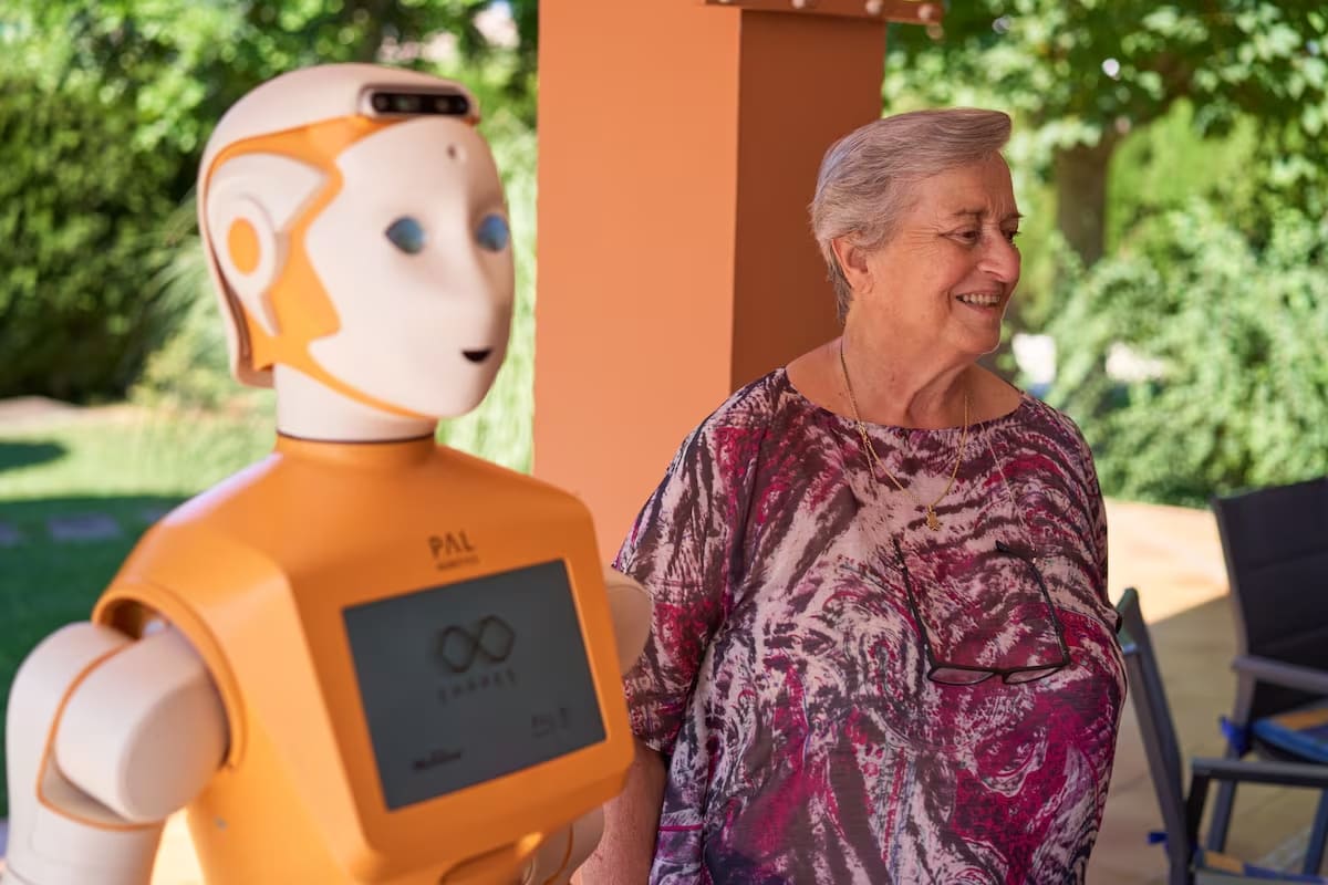 imagen de Reino Unido alerta sobre robots cuidadores de adultos mayores
